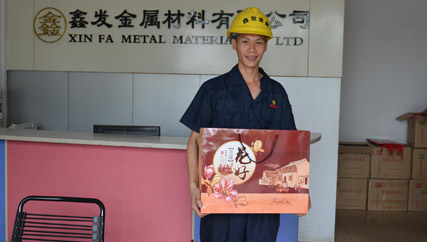 中秋將至，冷軋不銹鋼帶廠家鑫發金屬對優秀員工進行拜節慰問